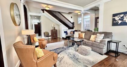 Modern Meets Vintage! 5 BEDROOMS. Game Room, Patio, FUN!