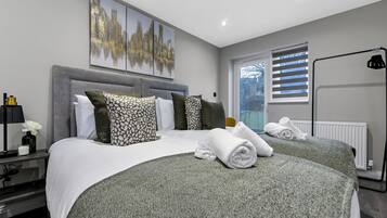 3 bedrooms, iron/ironing board, WiFi, bed sheets