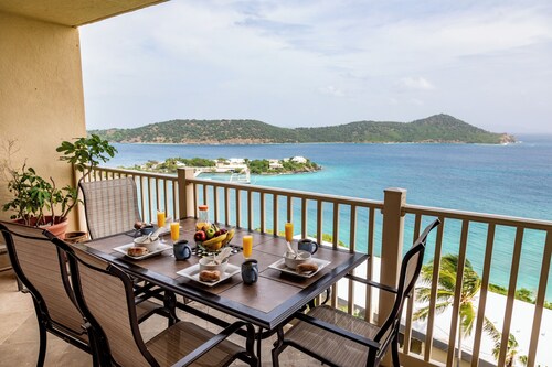 Luxury 2-bedroom villa - Award Winning - Best Views on the Island - 3 AC Units
