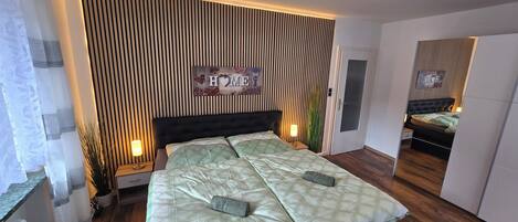 2 bedrooms, iron/ironing board, travel cot, free WiFi