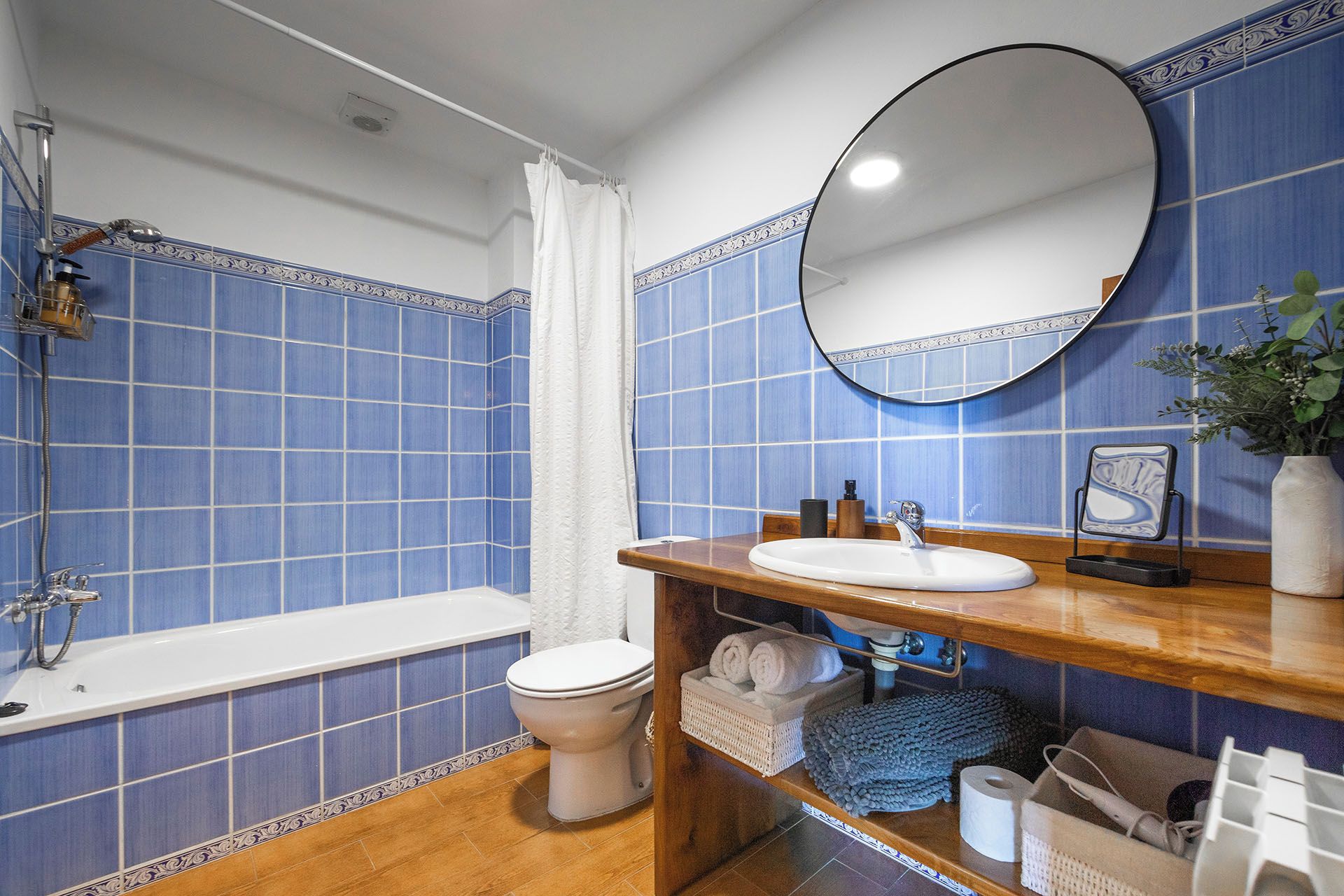 A bathroom with a bathtub, toilet, and sink.