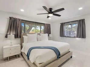 4 habitaciones, tabla de planchar con plancha, wifi y ropa de cama