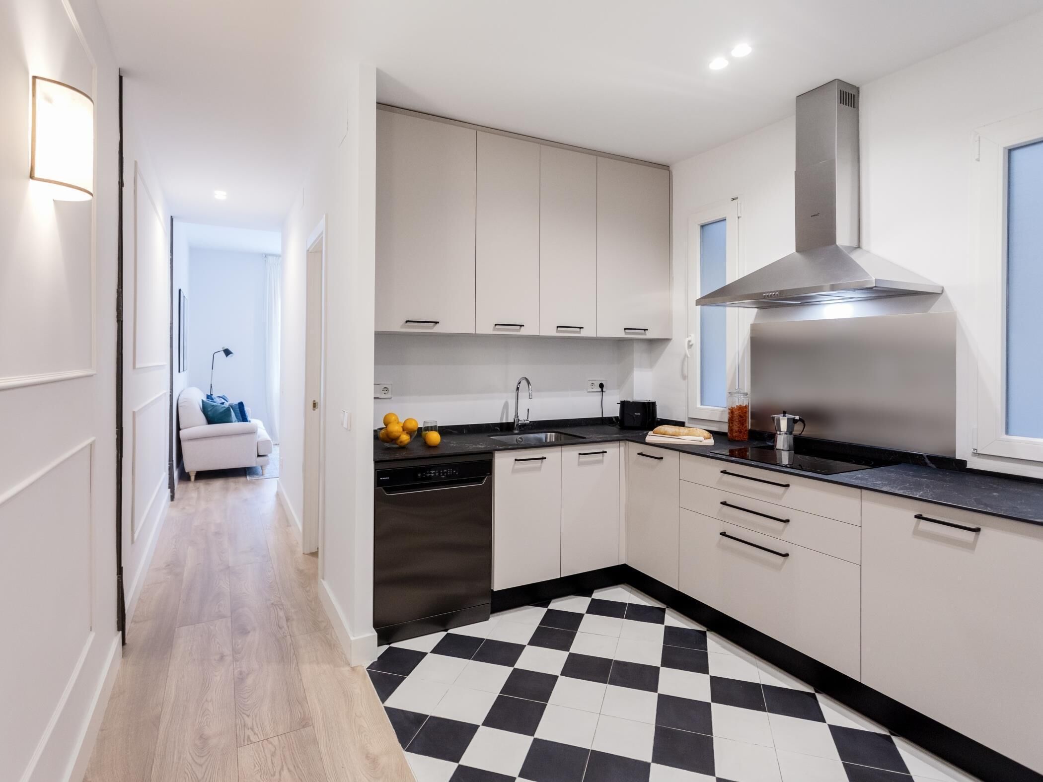 ثلاجة، ميكروويف، فرن، غسالة أطباق