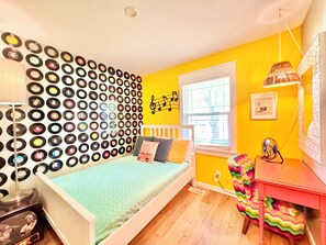 3 habitaciones, tabla de planchar con plancha, cuna de viaje y wifi