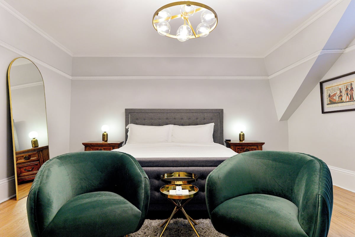 Deluxe Double Room, 1 Katil Raja (King), Private Bathroom, Pool View | Seterika/papan seterika, Wi-fi percuma