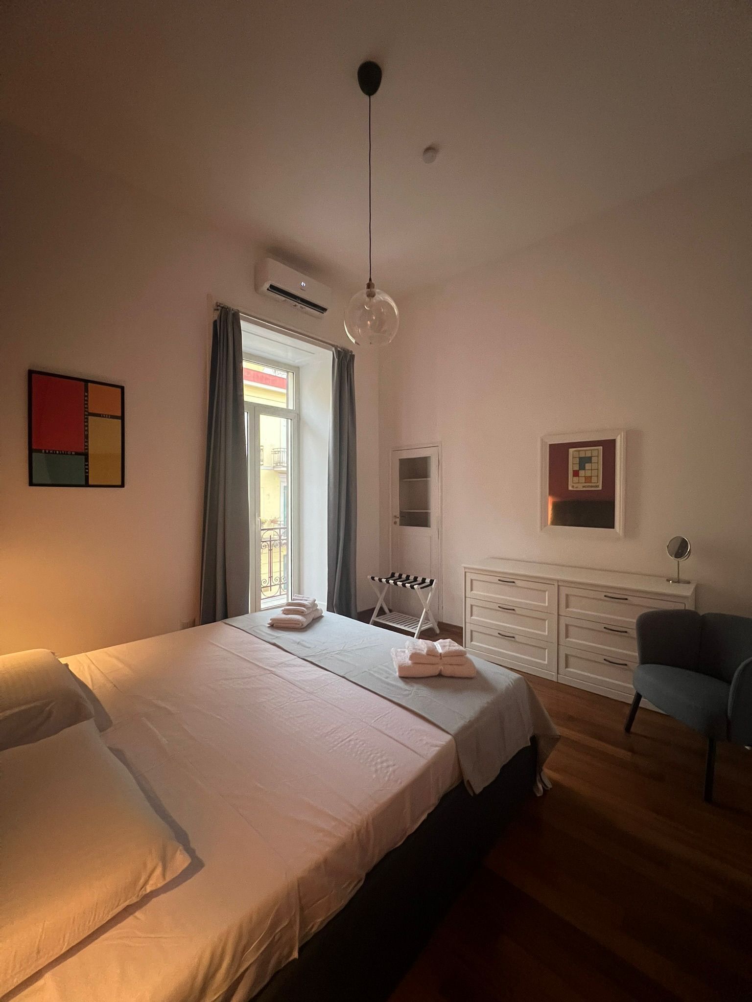 3 bedrooms, iron/ironing board, travel crib, free WiFi