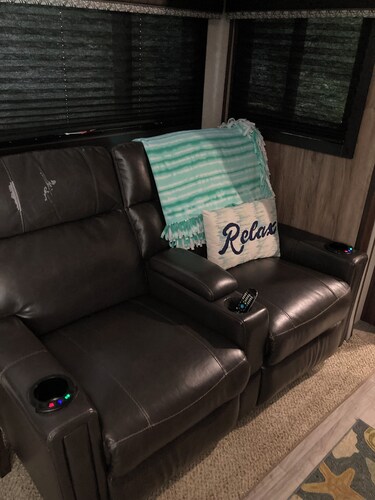 Nice camper in Old Town with fresh water springs all around. WIFI, AC and heat.