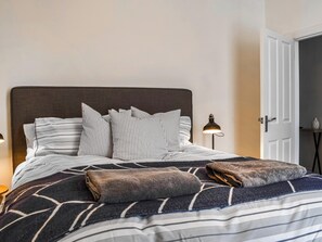 4 quartos, Wi-Fi de cortesia, roupa de cama