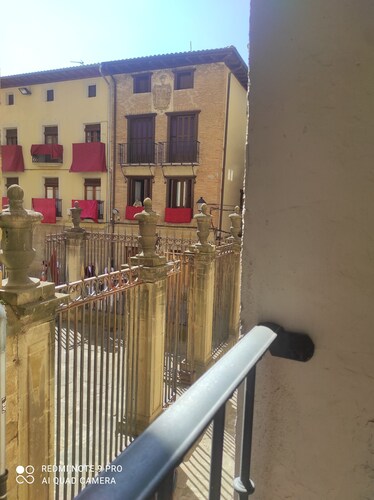 Warm and cozy apartment in Puente la Reina, village of the St. James way.