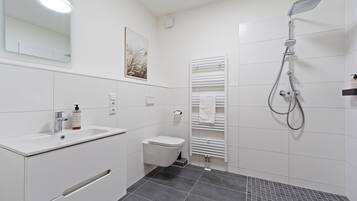 HÄrtork, handdukar, tvÄl och schampo