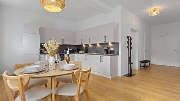 KylskÄp, mikrovÄgsugn, ugn och spishÀll