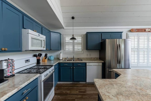 Refrigerador, microondas, horno, placa de cocina