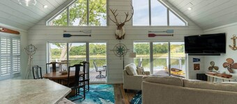 Insta-worthy Rock River cabin
