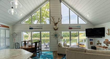 Insta-worthy Rock River cabin