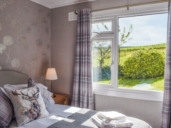 3 bedrooms, free WiFi, bed sheets - 3 bedroom accommodation in Pinmore, near Girvan (Pinmore, near Girvan)