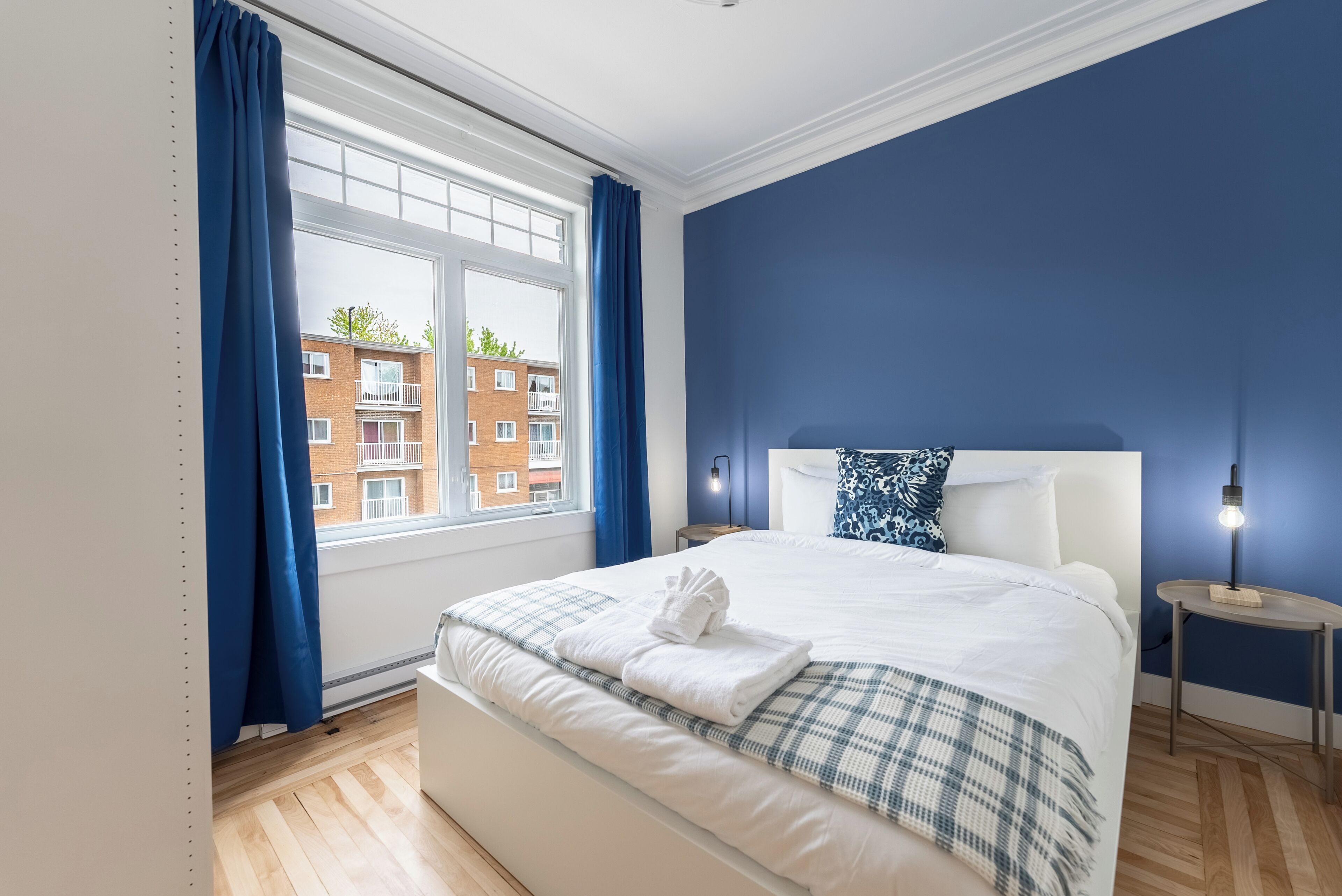 4 habitaciones, tabla de planchar con plancha, wifi y ropa de cama 