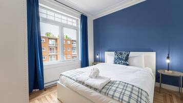 4 habitaciones, tabla de planchar con plancha, wifi y ropa de cama