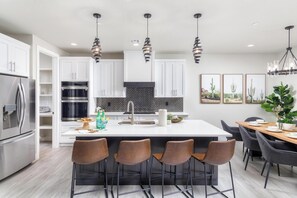 Dining - Hurricane UT, ATV/ RV parking + Private Spa (Hurricane)