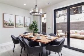 Dining - Hurricane UT, ATV/ RV parking + Private Spa (Hurricane)