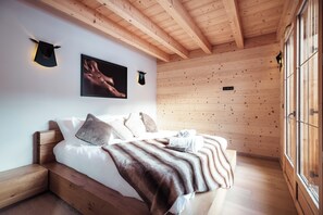 4 bedrooms, WiFi, bed sheets