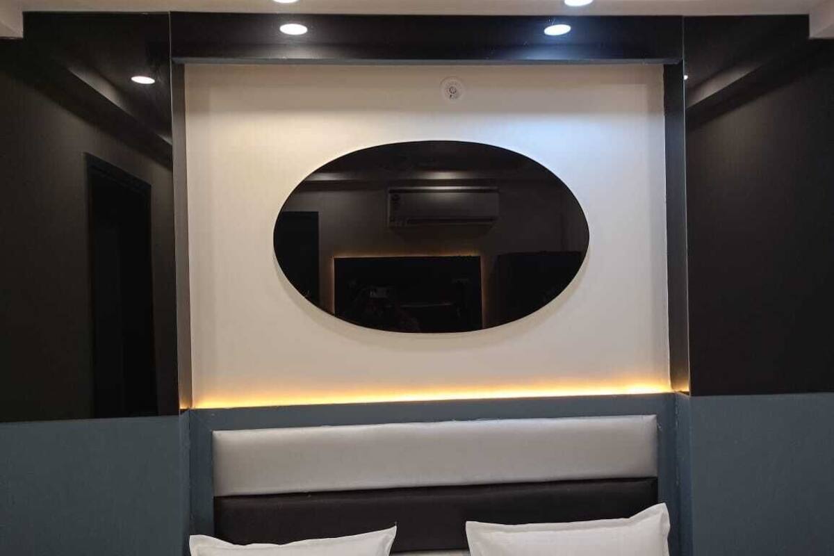 เครื่องนอนระดับพรีเมียม, โต๊ะทำงาน, เตารีด/โต๊ะรีดผ้า, Wi-Fi ฟรี