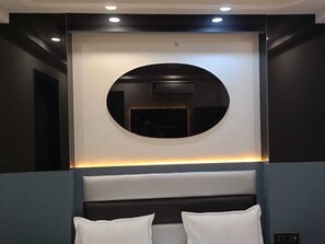 Premium bedding, desk, iron/ironing board, free WiFi - Hotel C & G Villa New Delhi (New Delhi)