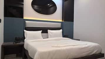 Roupas de cama premium, escrivaninha, ferros/tábuas de passar roupa