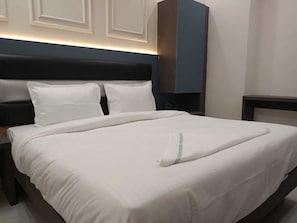 Premium bedding, desk, iron/ironing board, free WiFi - Hotel C & G Villa New Delhi (New Delhi)