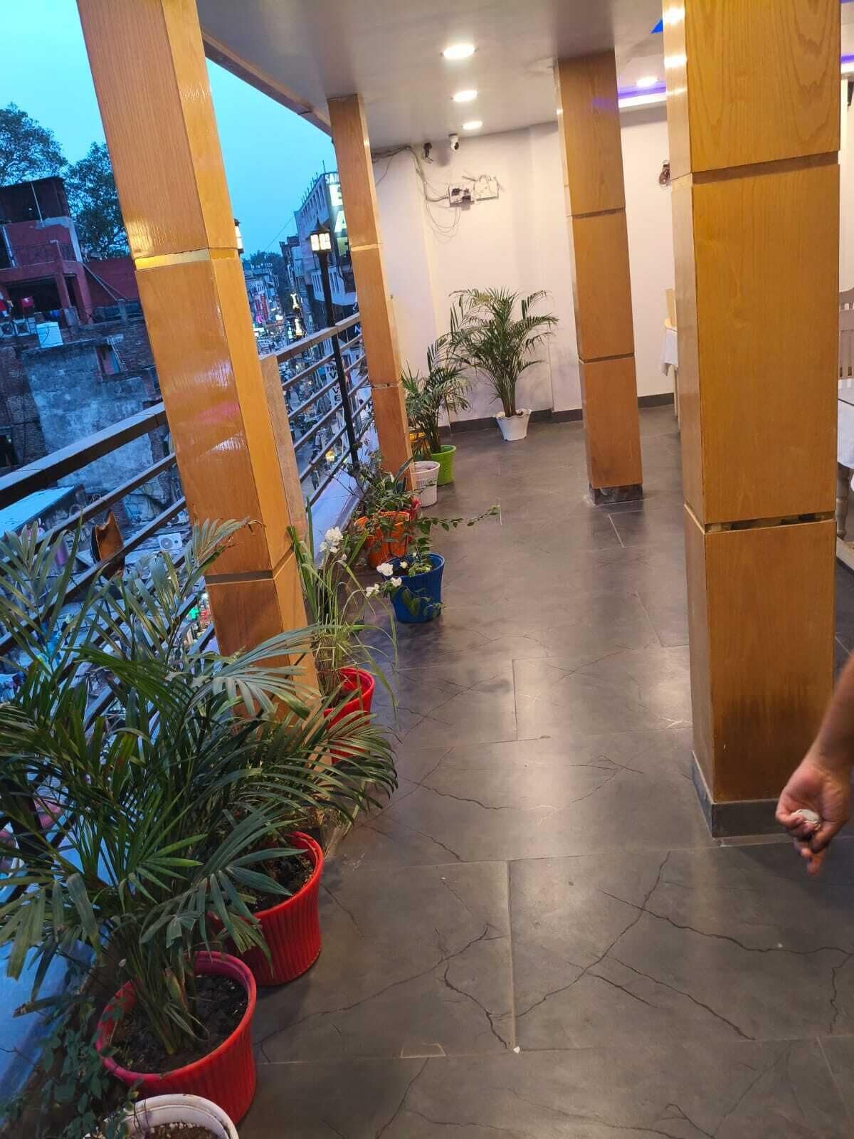 Premium bedding, desk, iron/ironing board, free WiFi