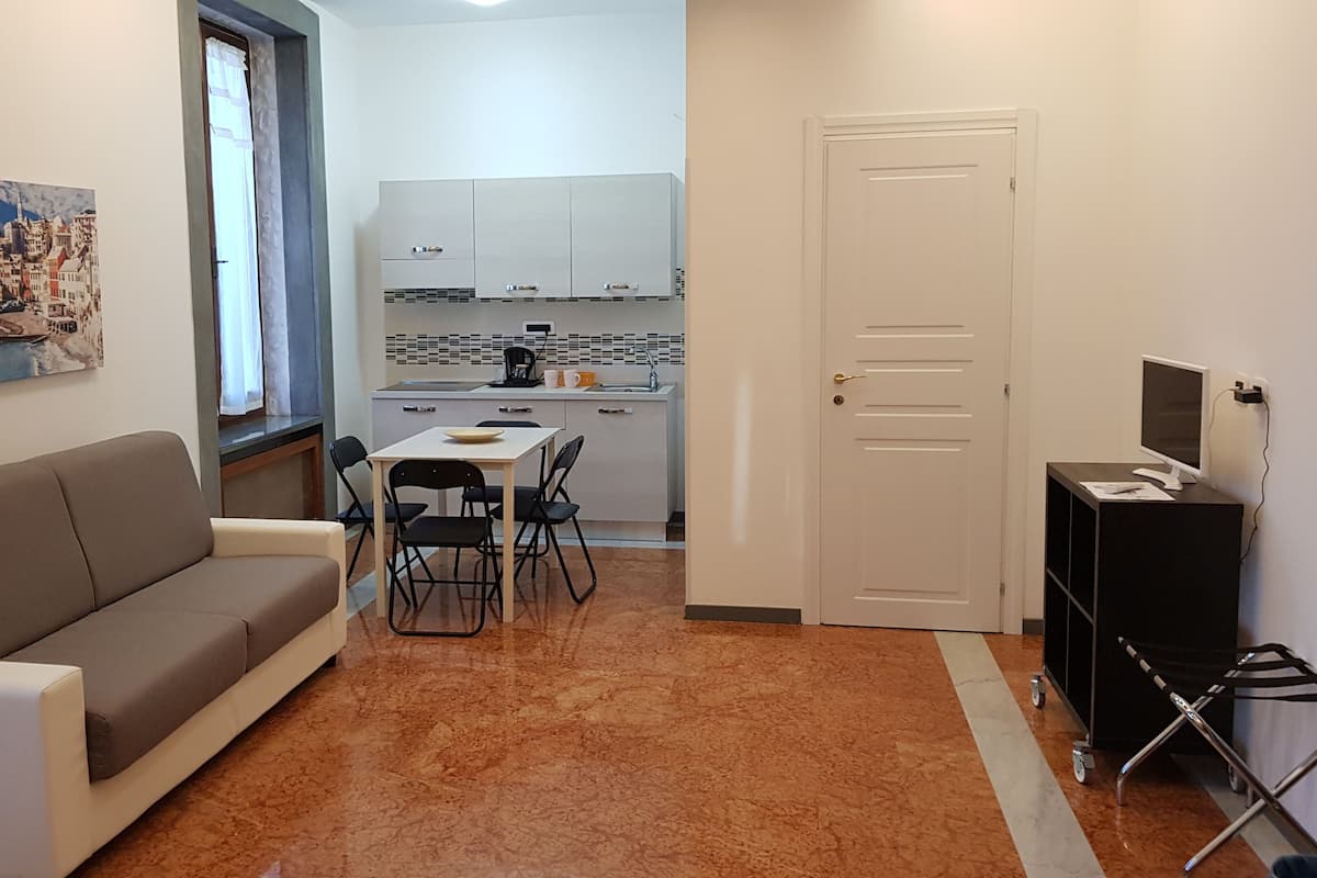 Studio phong cách cổ điển, không hút thuốc, bếp nhỏ | Két bảo mật tại phòng, bàn, khu vực làm việc phù hợp cho laptop 