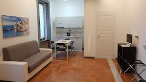 Classic Studio, Non Smoking, Kitchenette | 2 bedrooms, in-room safe, desk, laptop workspace