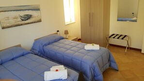 Caja de seguridad en la habitación y escritorio