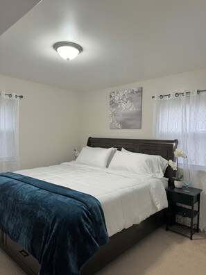 2 habitaciones, tabla de planchar con plancha y cuna de viaje 