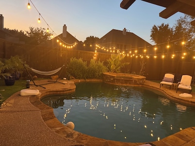 Luxurious Oasis in Frisco with Heated Pool, Jacuzzi, Media Room &Grill.