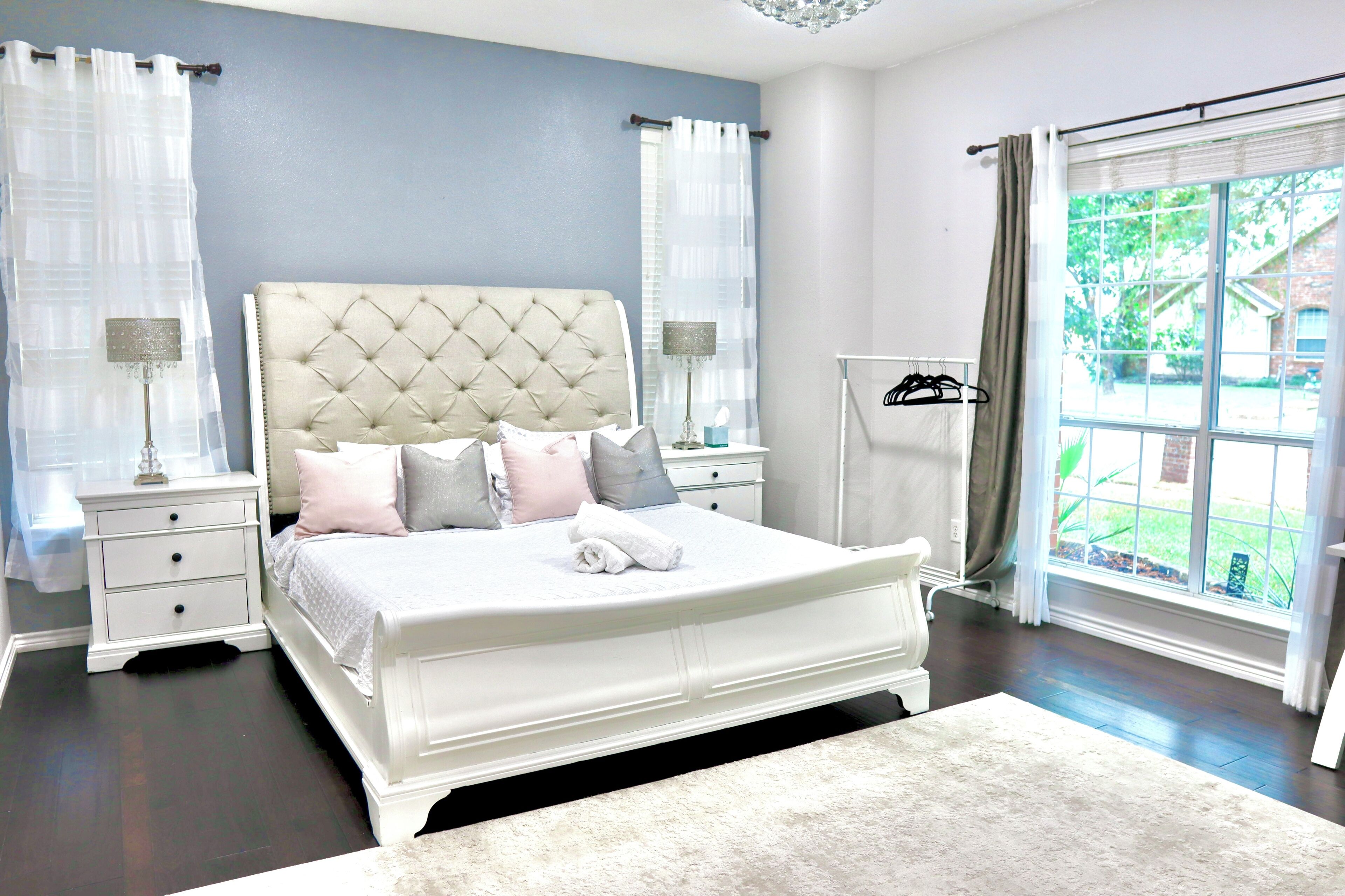 5 habitaciones, escritorio, tabla de planchar con plancha y wifi 