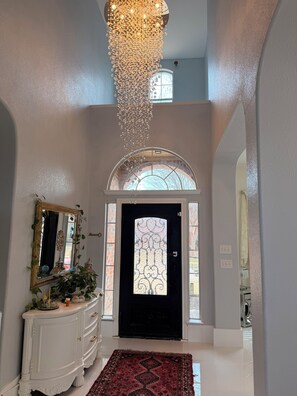 Interior - Luxurious Retreat:Heated Pool, Hot Tub Media R, Minutes from Universal Kids Park (Frisco)