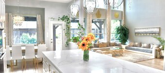 Luxurious Oasis in Frisco with Heated Pool, Jacuzzi, Media Room &Grill.