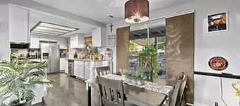 Charming 3-bedroom house with WiFi and AC in Lancaster, Lake LA area...
