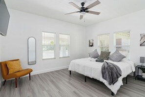 2 bedrooms, desk, iron/ironing board, WiFi