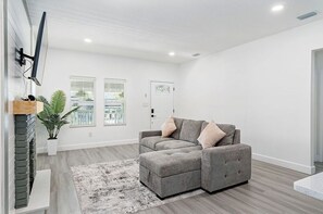 Smart TV, fireplace