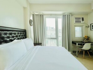 Iron/ironing board, bed sheets, wheelchair access - City Comforts Studio (Iloilo City)