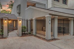 House (3 Bedrooms) | Interior - Mizzenmast by Avantstay Harbourtown Escape Group Retreat w/ Patio (Hilton Head Island)