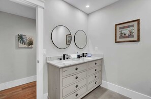 House (3 Bedrooms) | Interior - Mizzenmast by Avantstay Harbourtown Escape Group Retreat w/ Patio (Hilton Head Island)