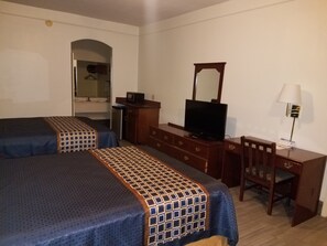 Iron/ironing board, WiFi, bed sheets