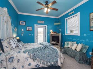 10 habitaciones, escritorio y tabla de planchar con plancha 