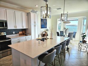 ダイニングテーブル