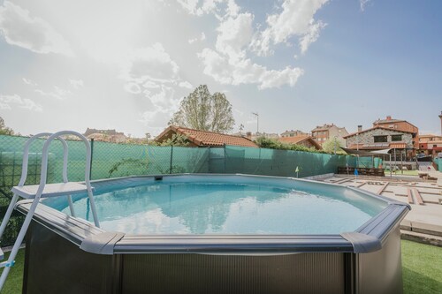 Casa rural 'La Puerta Del Río Lobos I' con piscina privada, terraza compartida y Wi-Fi