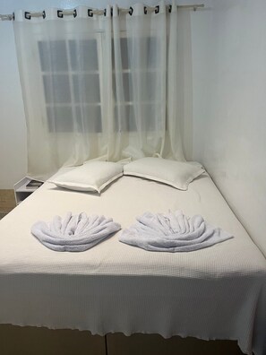 3 bedrooms, iron/ironing board, WiFi, bed sheets - Coastal Comfort (Portal de Anchieta Anchieta)