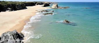 Cottage 'Casa Das Tílias' with Sea View, Wi-Fi and Air Conditioning