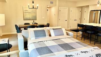 3 bedrooms, iron/ironing board, travel crib, free WiFi